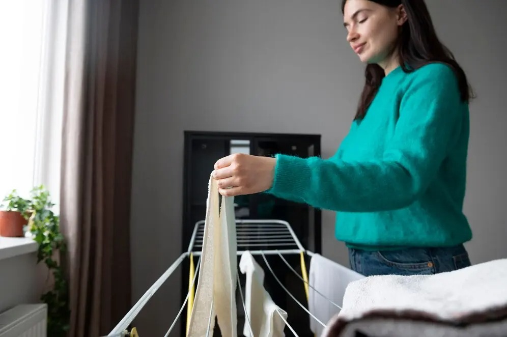 Solutions to eliminate electricity from clothes